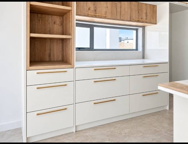 4 BEDROOM FREESTANDING FOR SALE IN SANDOWN